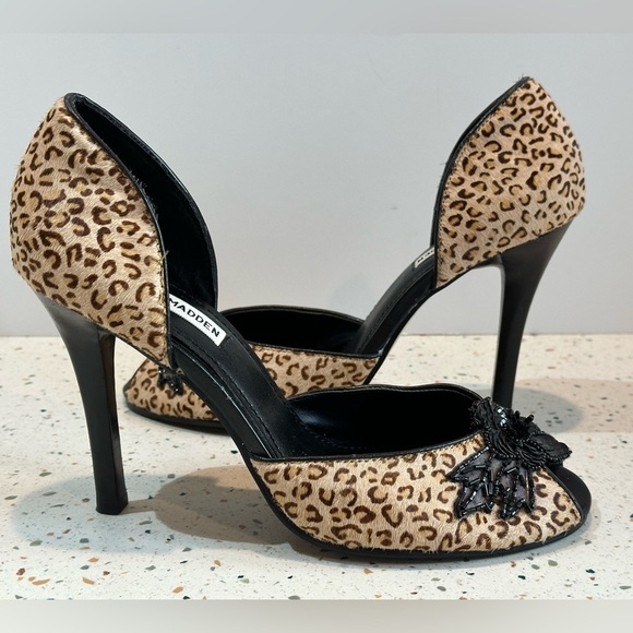 Steve Madden‎ Tweed Animal Print Mohair High Heel Peep Toe with Sequin Flowers - Picture 5 of 12
